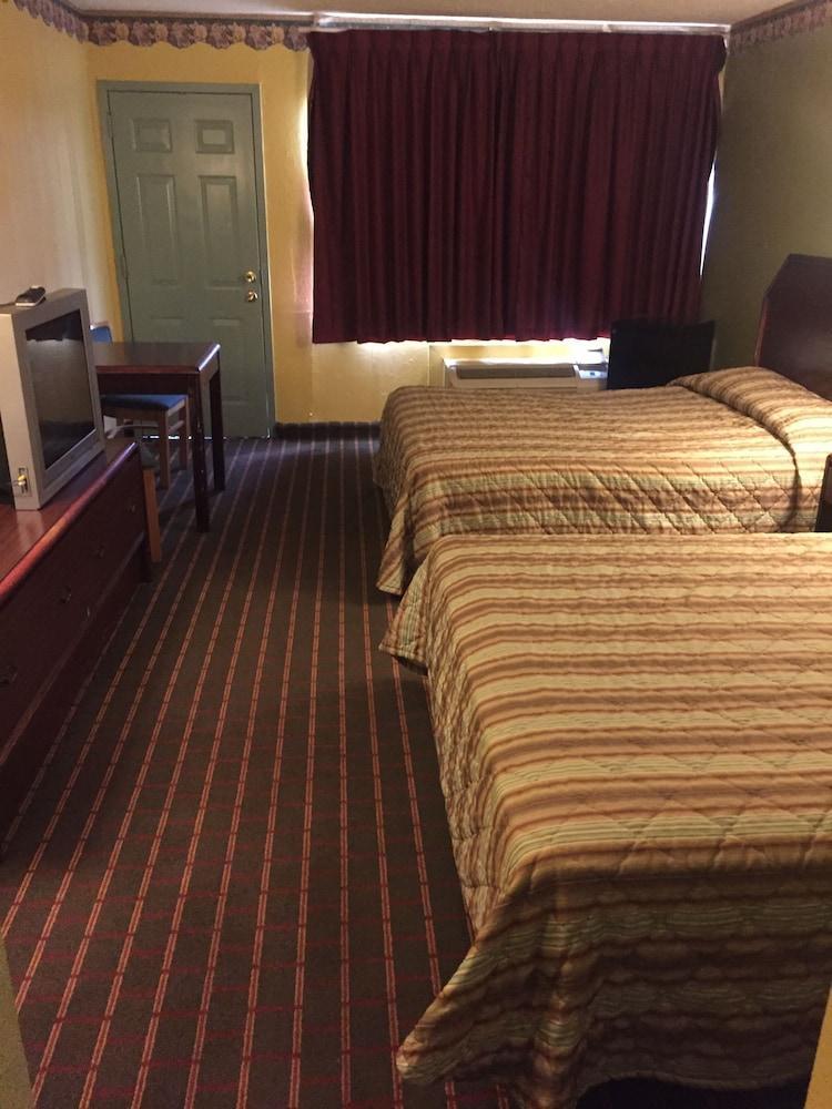 Camelot Inn Amarillo Exterior photo