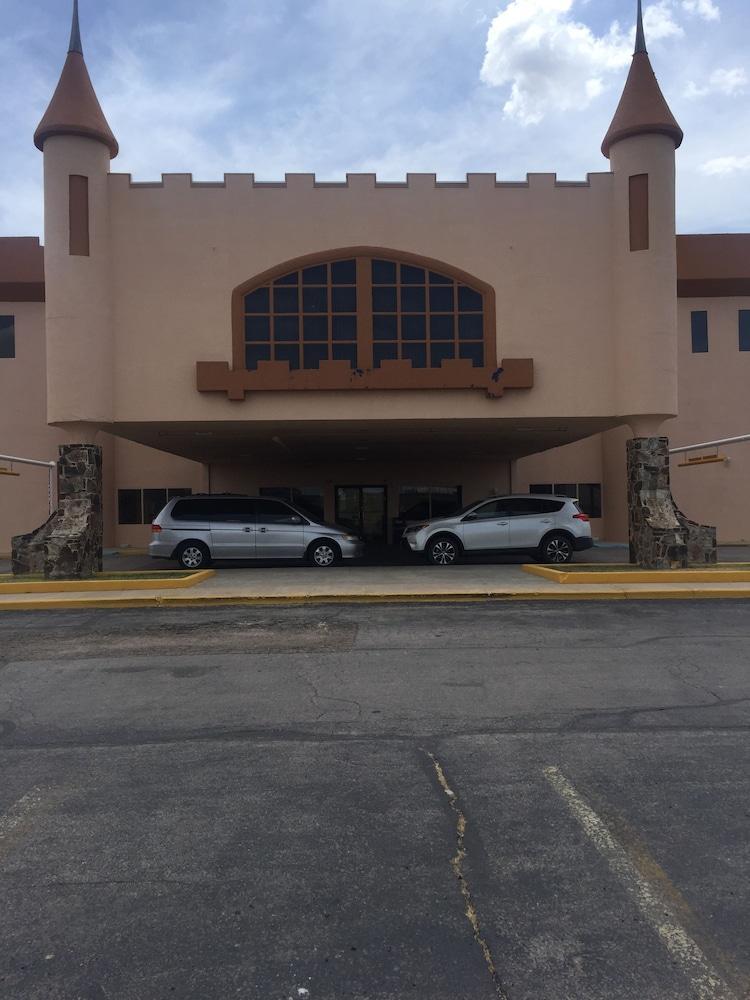 Camelot Inn Amarillo Exterior photo