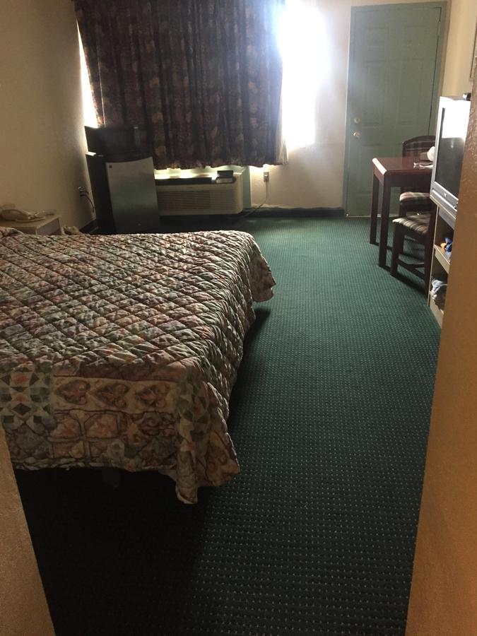 Camelot Inn Amarillo Exterior photo